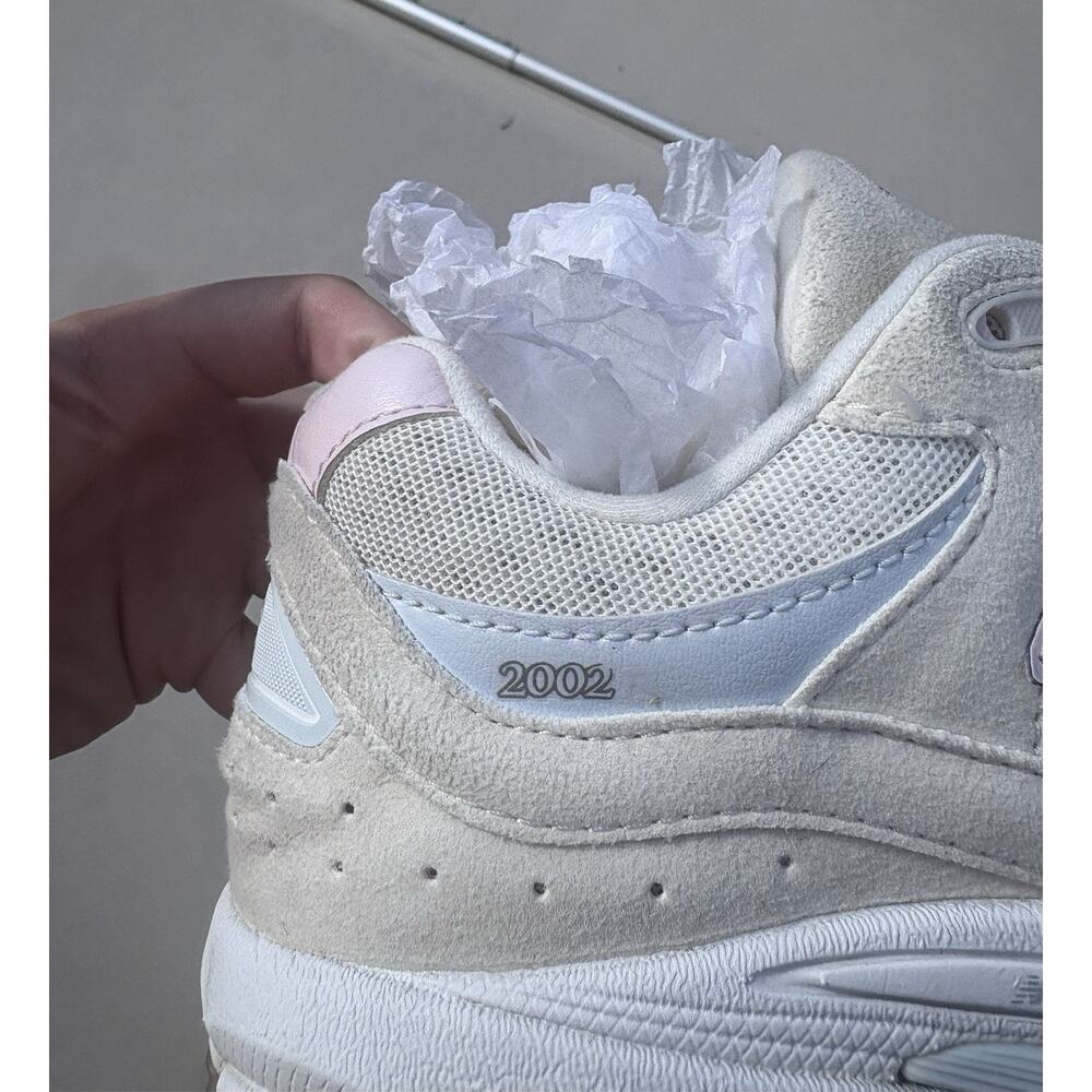 New Balance 2002R Women’s Low Top Mesh Lace-Up Sneakers Beige Pink Size 8.5 - Picture 6 of 6